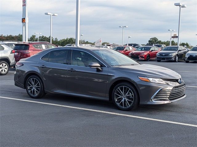 2021 Toyota Camry Hybrid XLE