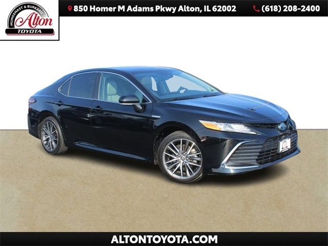 2021 Toyota Camry Hybrid XLE