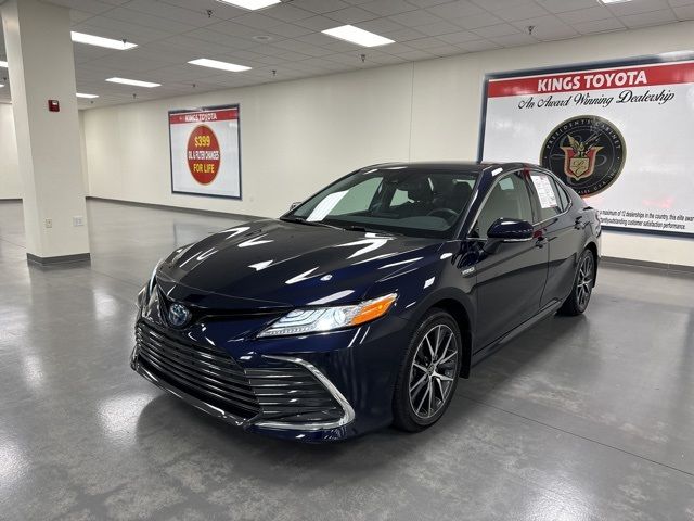 2021 Toyota Camry Hybrid XLE