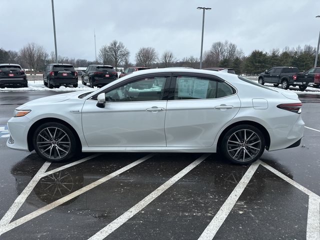 2021 Toyota Camry Hybrid XLE