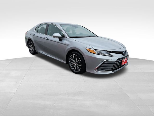 2021 Toyota Camry Hybrid XLE