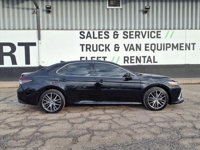 2021 Toyota Camry Hybrid XLE