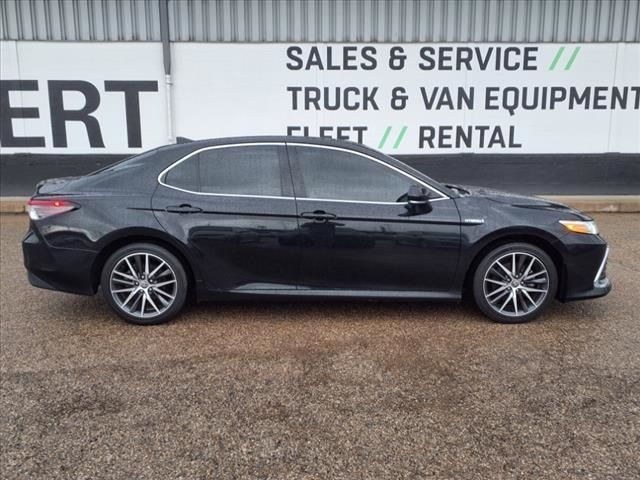 2021 Toyota Camry Hybrid XLE