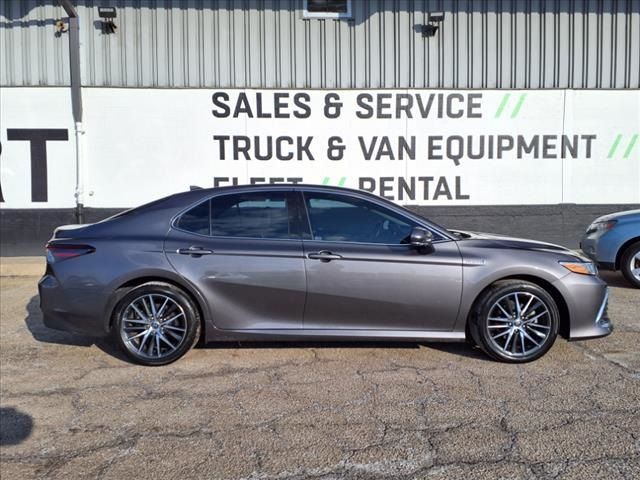 2021 Toyota Camry Hybrid XLE