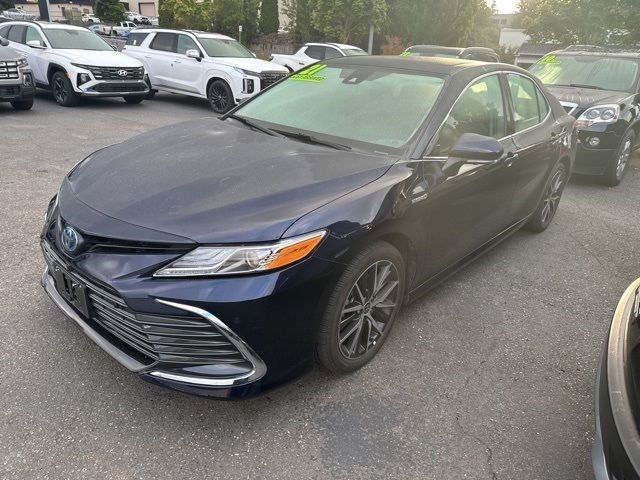 2021 Toyota Camry Hybrid XLE