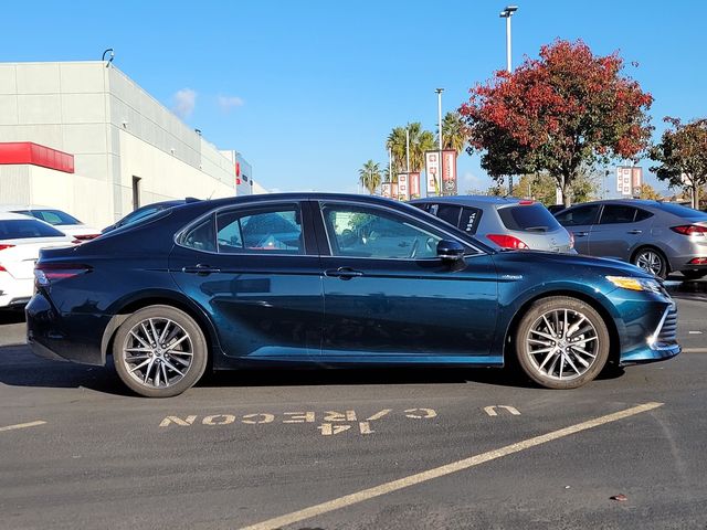 2021 Toyota Camry Hybrid XLE