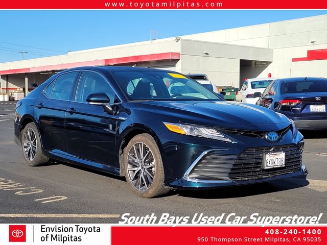 2021 Toyota Camry Hybrid XLE