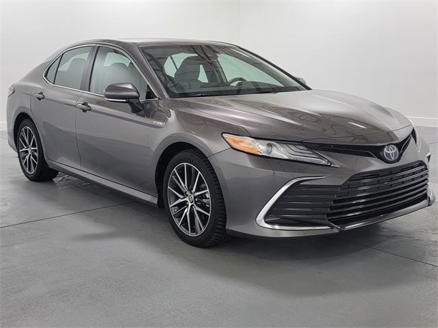 2021 Toyota Camry Hybrid XLE