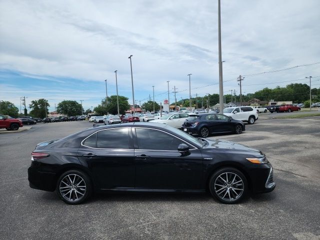 2021 Toyota Camry Hybrid XLE