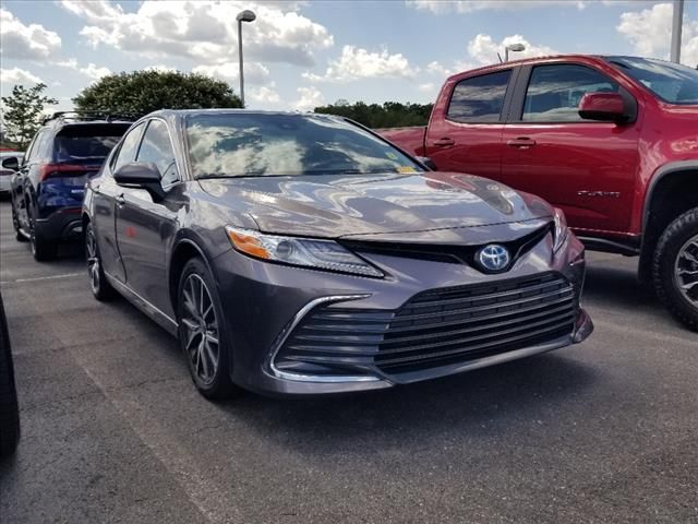 2021 Toyota Camry Hybrid XLE