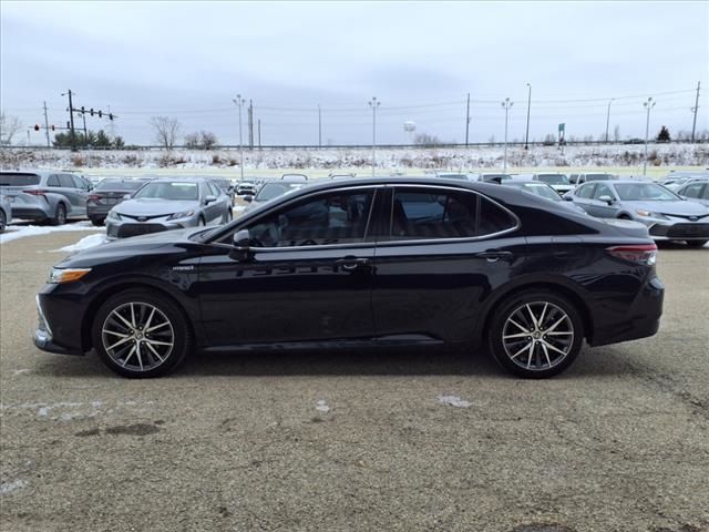 2021 Toyota Camry Hybrid XLE