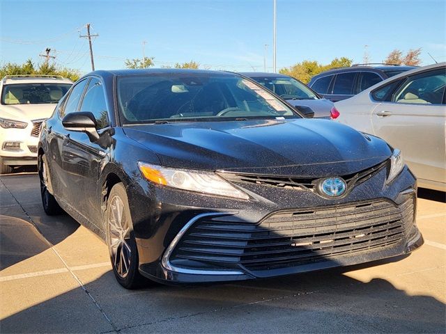 2021 Toyota Camry Hybrid XLE