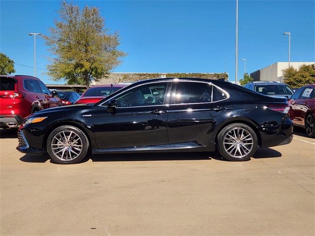 2021 Toyota Camry Hybrid XLE