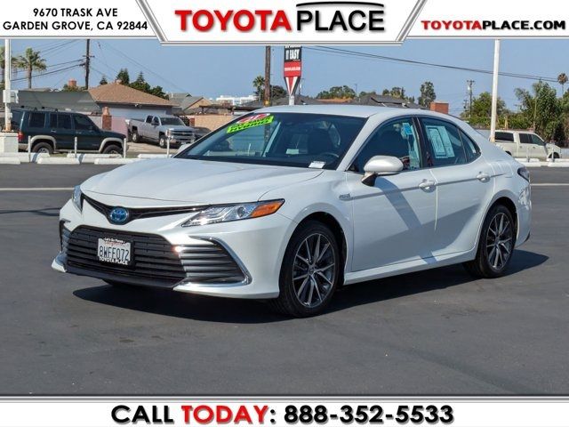 2021 Toyota Camry Hybrid XLE