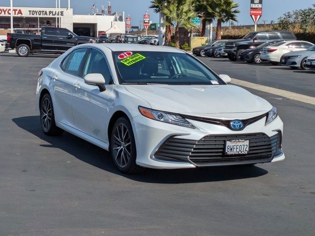 2021 Toyota Camry Hybrid XLE