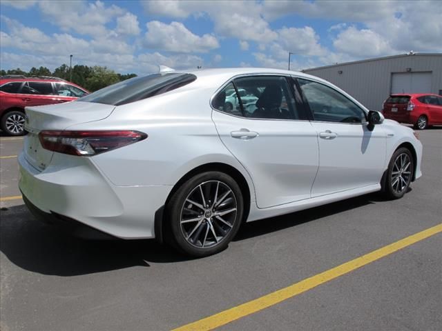 2021 Toyota Camry Hybrid XLE