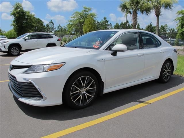 2021 Toyota Camry Hybrid XLE