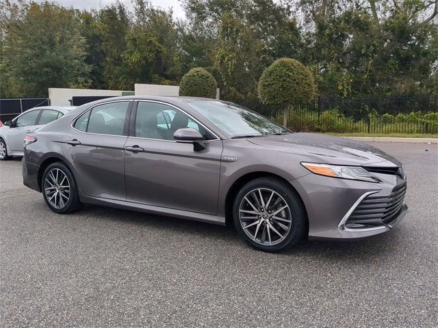 2021 Toyota Camry Hybrid XLE