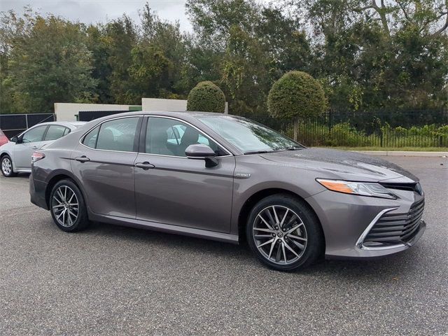 2021 Toyota Camry Hybrid XLE