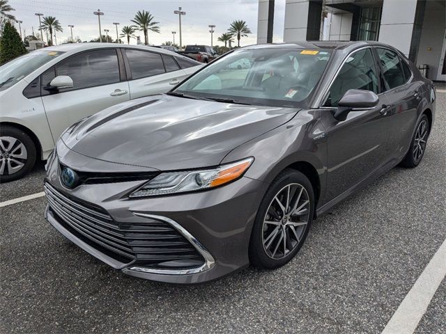 2021 Toyota Camry Hybrid XLE