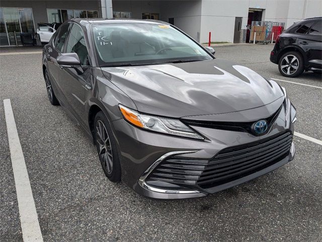 2021 Toyota Camry Hybrid XLE