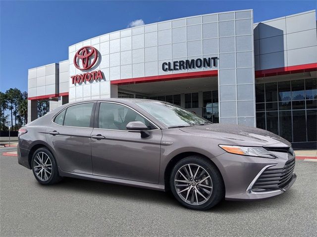 2021 Toyota Camry Hybrid XLE