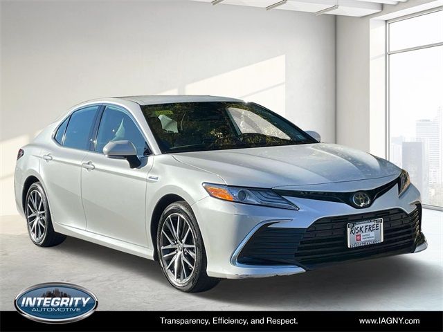 2021 Toyota Camry Hybrid XLE