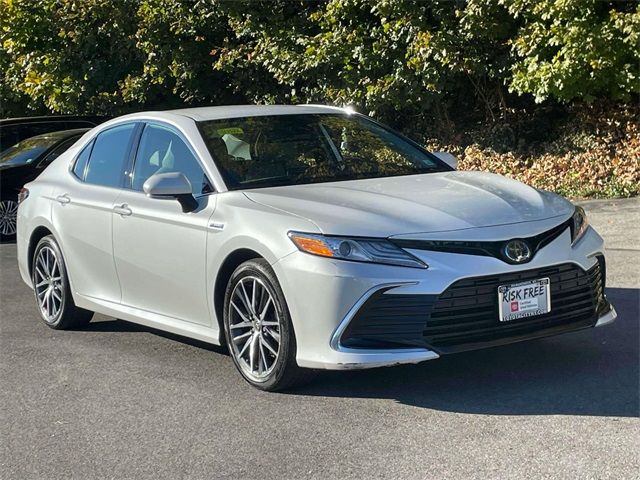 2021 Toyota Camry Hybrid XLE