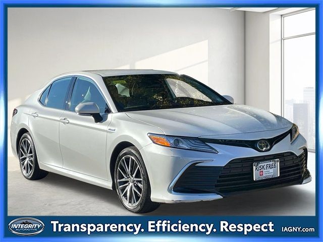 2021 Toyota Camry Hybrid XLE