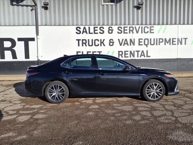 2021 Toyota Camry Hybrid XLE