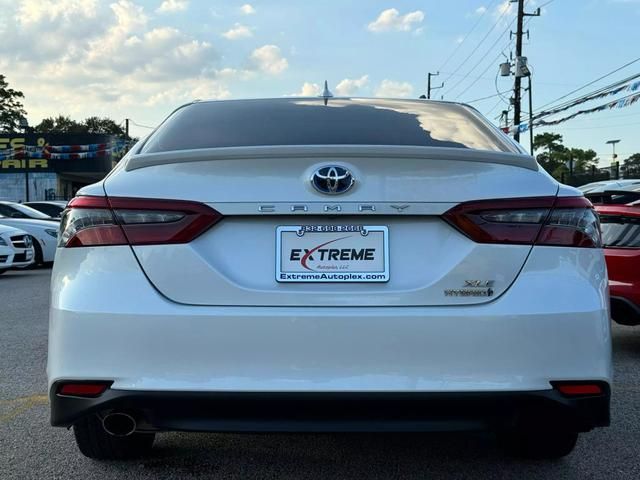 2021 Toyota Camry Hybrid XLE