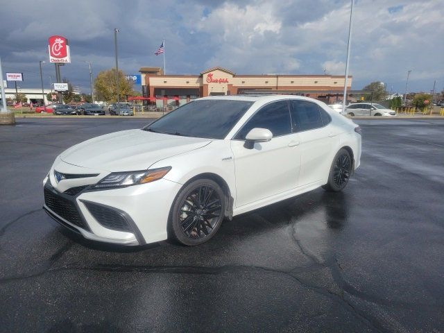 2021 Toyota Camry Hybrid XSE