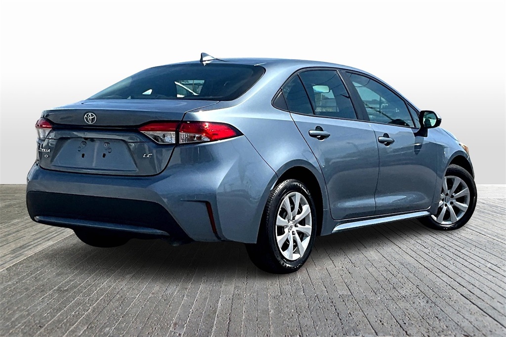 Vehicle image 2 of 31