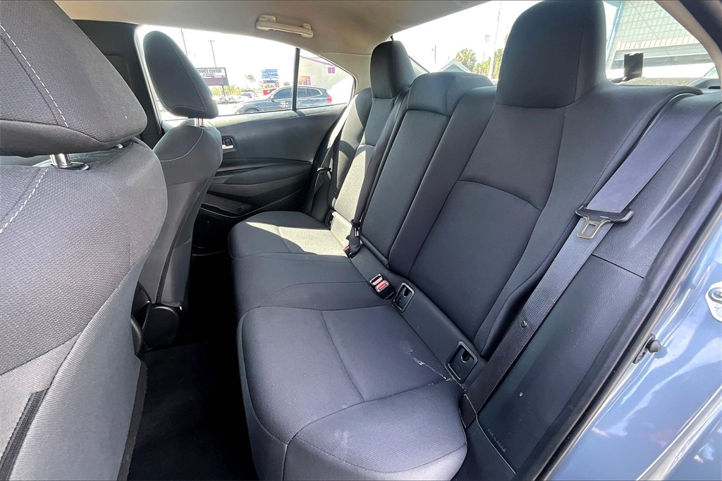 Vehicle image 25 of 31