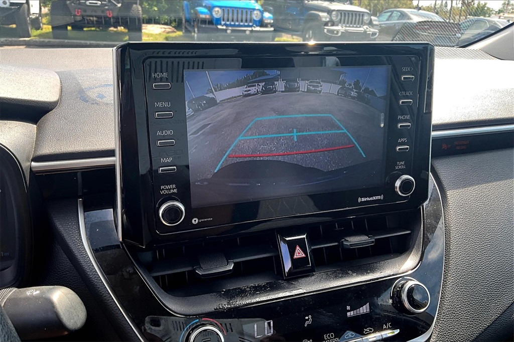 Vehicle image 21 of 31