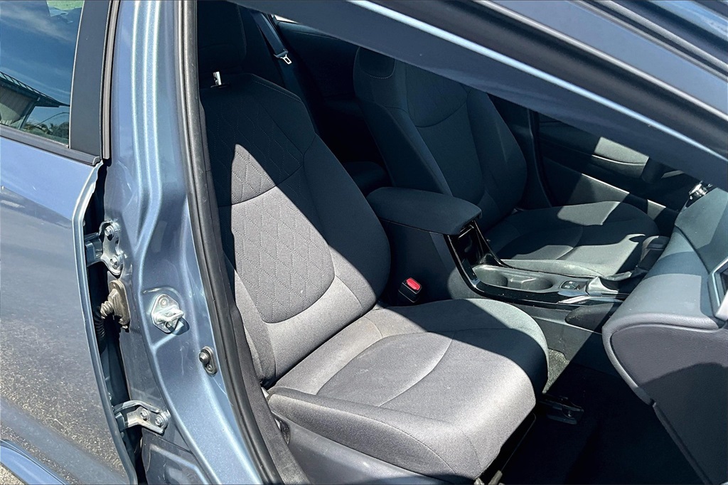Vehicle image 9 of 31