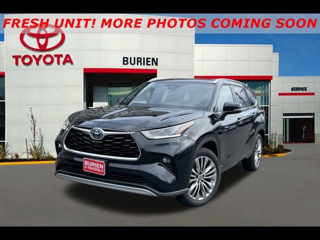 2021 Toyota Highlander Hybrid Platinum