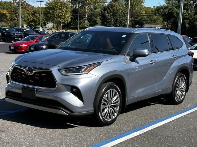 2021 Toyota Highlander Hybrid Platinum