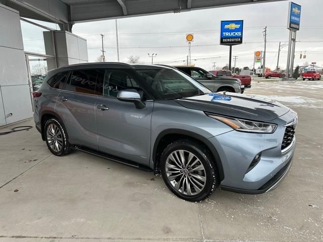 2021 Toyota Highlander Hybrid Platinum