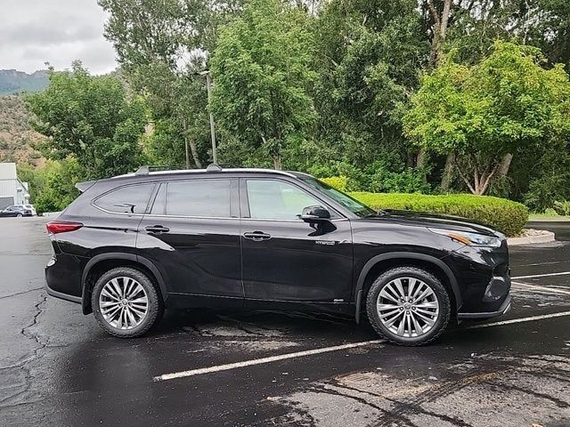 2021 Toyota Highlander Hybrid Platinum