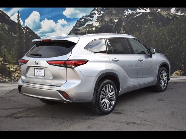 2021 Toyota Highlander Hybrid Platinum