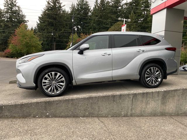 2021 Toyota Highlander Hybrid Platinum