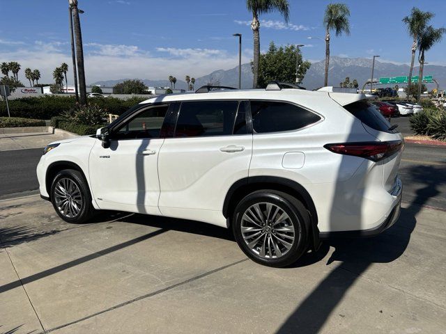 2021 Toyota Highlander Hybrid Platinum