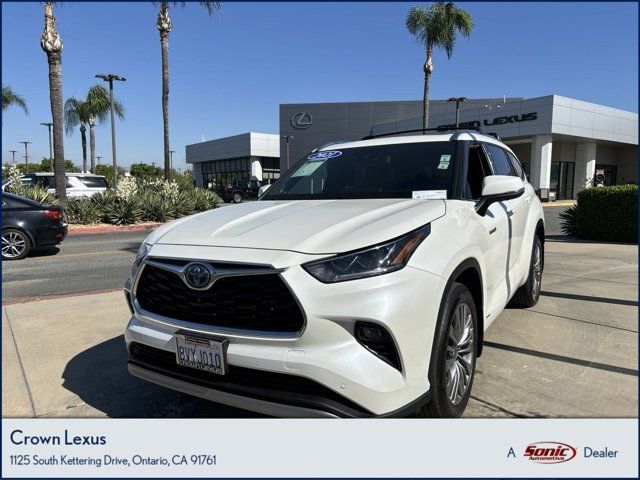 2021 Toyota Highlander Hybrid Platinum