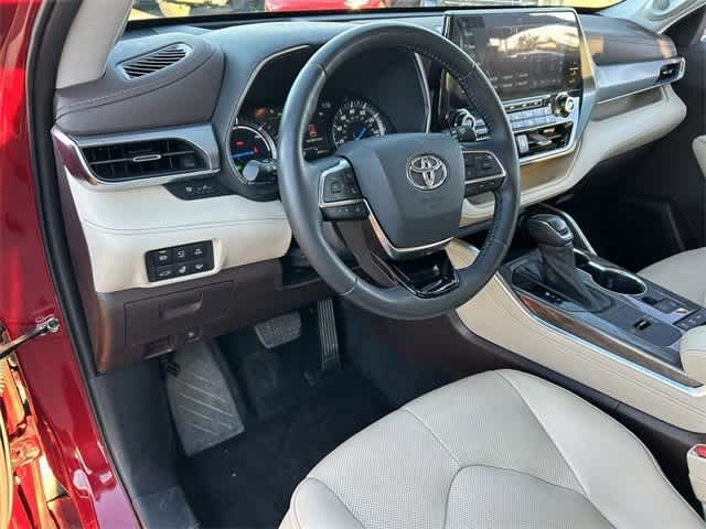 2021 Toyota Highlander Hybrid Platinum