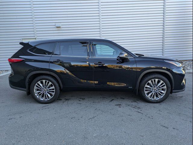 2021 Toyota Highlander Hybrid Platinum