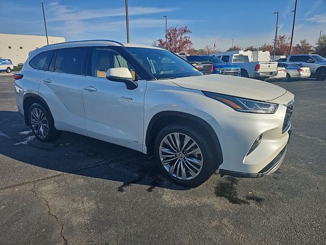 2021 Toyota Highlander Hybrid Platinum