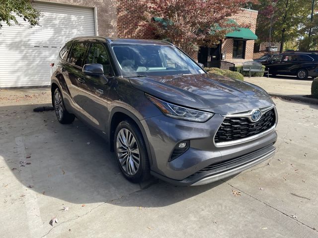 2021 Toyota Highlander Hybrid Platinum