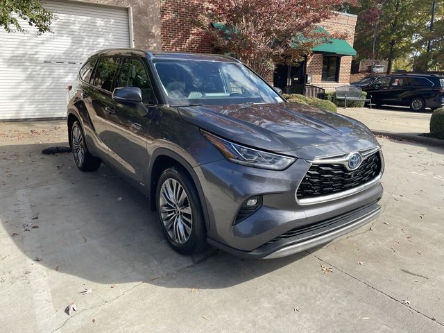 2021 Toyota Highlander Hybrid Platinum