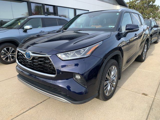 2021 Toyota Highlander Hybrid Platinum